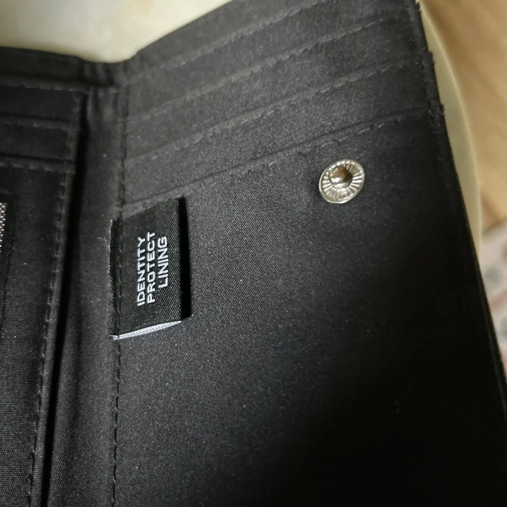 Tamari Black Leather Wallet Trifold